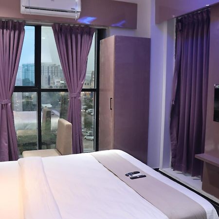 Hotel Czar Inn Surat Esterno foto