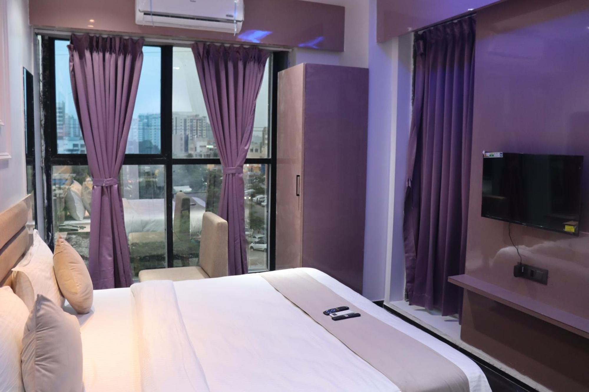 Hotel Czar Inn Surat Esterno foto